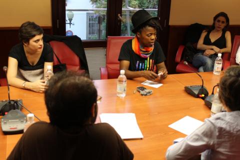 52. Zanele Muholi en las entrevistas de radio en Casa África