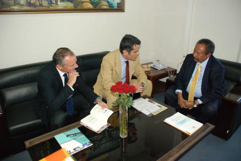 1. Reuniones de Casa África, representada por Luis Padilla - Secretario General -, en la UNECA junto con el embajador de España en Etiopía, Miguel Fernández-Palacios