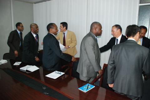 2. Reuniones de Casa África, representada por Luis Padilla - Secretario General -, en la UNECA junto con el embajador de España en Etiopía, Miguel Fernández-Palacios