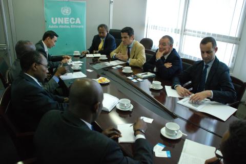 4. Reuniones de Casa África, representada por Luis Padilla - Secretario General -, en la UNECA junto con el embajador de España en Etiopía, Miguel Fernández-Palacios