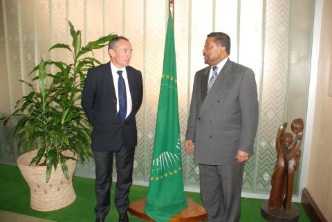 8. Reuniones de Casa África, representada por Luis Padilla - Secretario General -, en la UNECA junto con el embajador de España en Etiopía, Miguel Fernández-Palacios