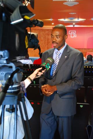 10. Declaraciones de Jude Omoregie -Presidente de la Federación de Asociaciones Africanas en Canarias (FAAC)- en la firma del convenio de colaboración