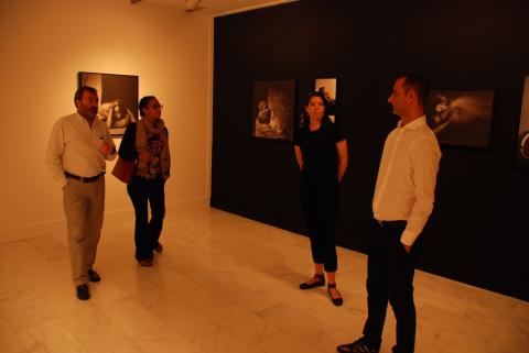 1. La directora de Greatmore Studios en Ciudad del Cabo, Kadiatou Diallo y Kate Tarratt, representante de Thupelo Workshops Cape Town y de Triangle Arts Trust en Londres en Casa África