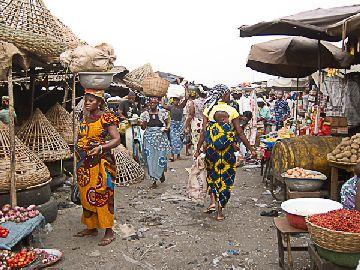 7. Cotonou. Dantopka. Seccion Pollerias