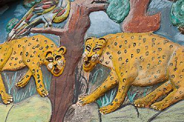 13. Ouidah. Leopardos. Entrada al Bosque Sagrado