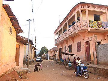 16. Porto Novo. Calle