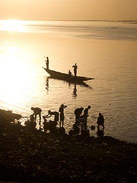 14.  Segou. Piragua Mujeres Níger