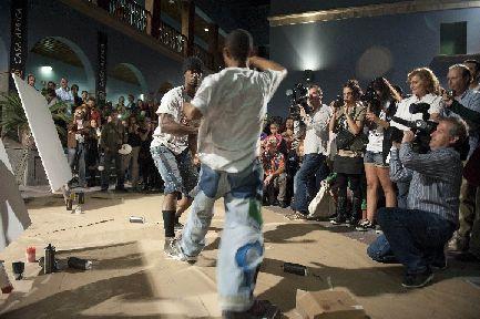 31. Imagen de la performance 'Posesión' en la inauguración de la exposición Gráffica en Casa África