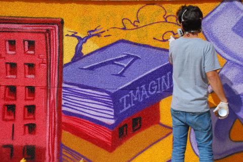 41. Imágenes del proceso de creación del Mural Desarrocio: Mural comunitario 'Urban Art en el Campus' en la Universidad de Las Palmas de Gran Canaria