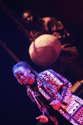 15. Shula Ndiaye -cantante-