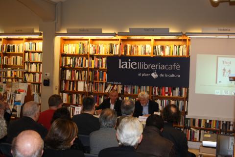 5. Presentación del libro Thot. Pensamiento y poder en el Egipto faraónico. A la izq. Luis Padilla -Secretario General de Casa África- y Ferrán Iniesta -autor de la obra-