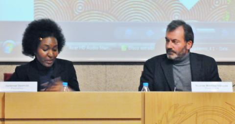 10. Mesa de presentación del Cuaderno Africano Si hablas de nosotros