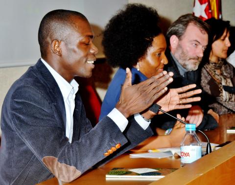 11. Mesa de presentación del Cuaderno Africano Si hablas de nosotros