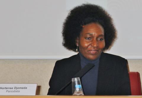 15. Mesa de presentación del Cuaderno Africano Si hablas de nosotros. Hortense Djomeda -periodista de Togo-
