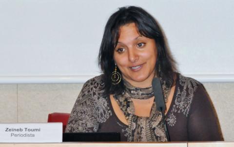 16. Mesa de presentación del Cuaderno Africano Si hablas de nosotros. Zeïneb Toumi -periodista de Túnez-