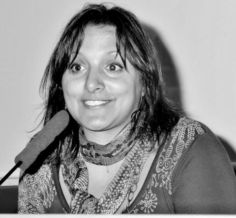 18. Mesa de presentación del Cuaderno Africano Si hablas de nosotros. Zeïneb Toumi -periodista de Túnez-