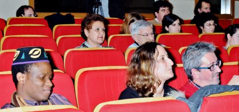 25. Público asistente al acto