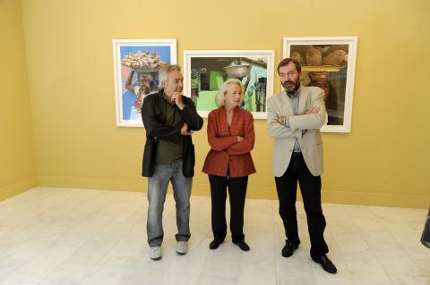 3. Ángel Luis Aldai -fotógrafo-, Catherine Coleman - comisaria de la muestra - y Ricardo Martínez - Director General de Casa África -