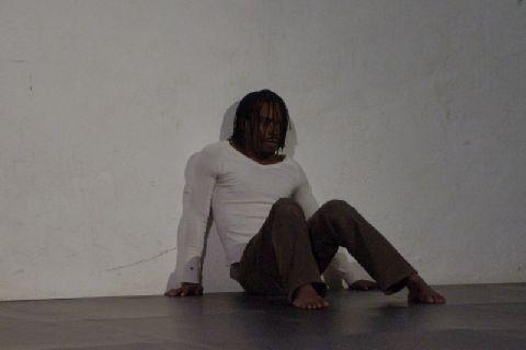 8. Adonis Nébiè -bailarín de Burkina Faso- en la residencia coreográfica en La Gomera