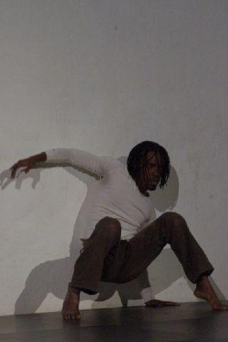 10. Adonis Nébiè -bailarín de Burkina Faso- en la residencia coreográfica en La Gomera