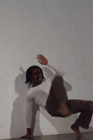 11. Adonis Nébiè -bailarín de Burkina Faso- en la residencia coreográfica en La Gomera