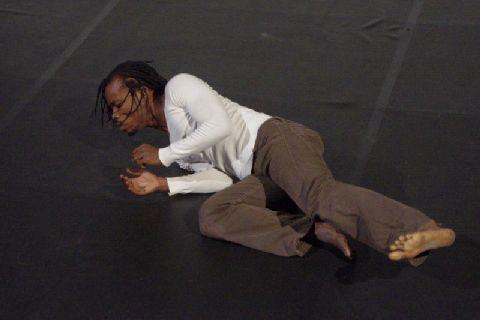 14. Adonis Nébiè -bailarín de Burkina Faso- en la residencia coreográfica en La Gomera