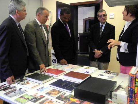 2. Visita a la Mediateca de Adalberto Vieira, Secretario de Estado de Recursos Marinos de Cabo Verde, a Casa África