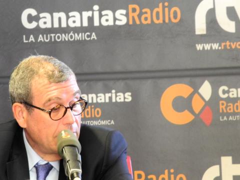 8. Imágenes de la entrevista concedida a Santiago Martínez-Caro, Director General de Casa África, en Ahora África de Canarias Radio en Casa África