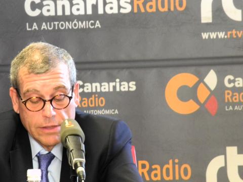 9. Imágenes de la entrevista concedida a Santiago Martínez-Caro, Director General de Casa África, en Ahora África de Canarias Radio en Casa África