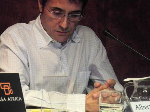 6. Albert Roca i Álvarez -Dtor. de la Biblioteca de Estudios Africanos de la Editorial Bellaterra- en la presentación de Naciones Negras y Cultura en Casa África