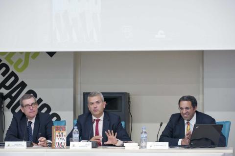 15. Presentación por Santiago Martínez-Caro (Director General de Casa África)