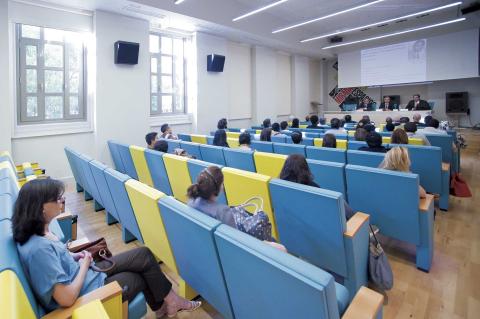 34. Intervención de Cheikh Mbacké Diop (profesor universitario e hijo del autor) en Casa Árabe