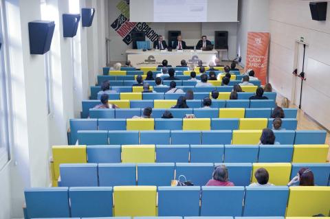 36. Intervención de Cheikh Mbacké Diop (profesor universitario e hijo del autor) en Casa Árabe