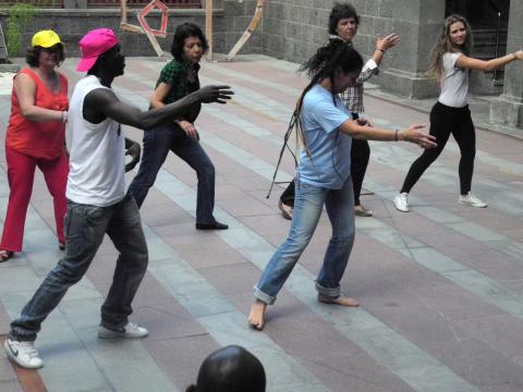 6. Taller de danza y percusión africanas en Casa África el Día de África, África Vive 2012
