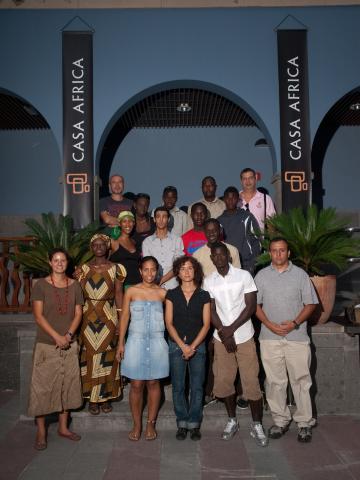 17. Visita del grupo del Taller de Fotografía Historias de Vida a la exposición Bienvenidos al paraíso de la artista Nontsikelelo Veleko en septiembre de 2009