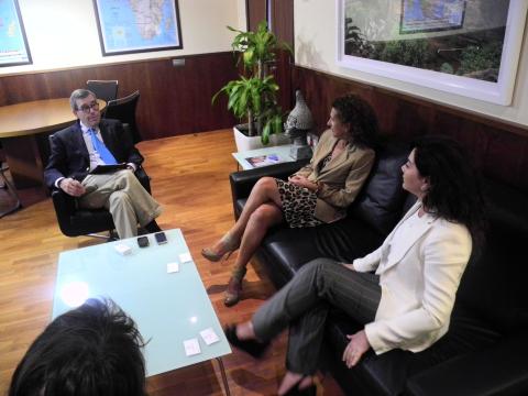 7. Beatriz Barrera (Presidenta de la ZEC) en su visita a Casa África, con Santiago Martínez-Caro (Director General de Casa África)