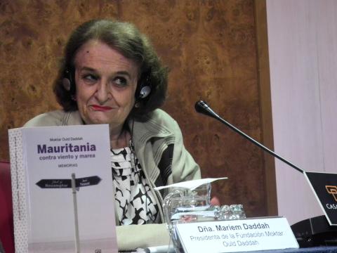 4. Dª Mariem Daddah -Presidenta de la Fundación Moktar Ould Daddah- en la presentación del libro Mauritania contra viento y marea en Casa África