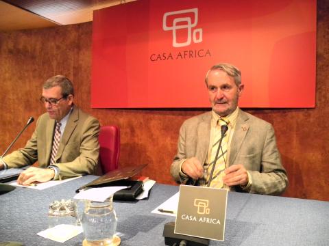 1. Presentación del libro Norte de África: rebeliones y opciones políticas en Casa África, con Santiago Martínez-Caro (Director General de Casa África) y Víctor Morales Lezcano (editor de la obra)
