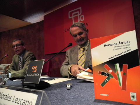 3. Presentación del libro Norte de África: rebeliones y opciones políticas en Casa África, con Santiago Martínez-Caro (Director General de Casa África) y Víctor Morales Lezcano (editor de la obra)