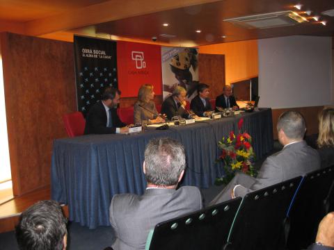 9. Mesa de presentación del proyecto GAVI con S.A.R. La Infanta Doña Cristina en Casa África