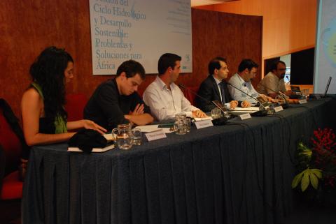 5. Imagen de la presentación de los participantes en el Panel 2