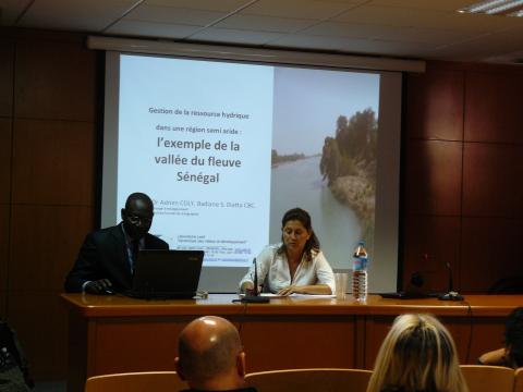 4. Intervención de Adrien Coly, La gestión de los recursos hídricos en una región semiárida: El caso de la cuenca del río Senegal, Profesor de Hidrología. Universidad Gaston Berger, de Saint-Louis (Senegal)
