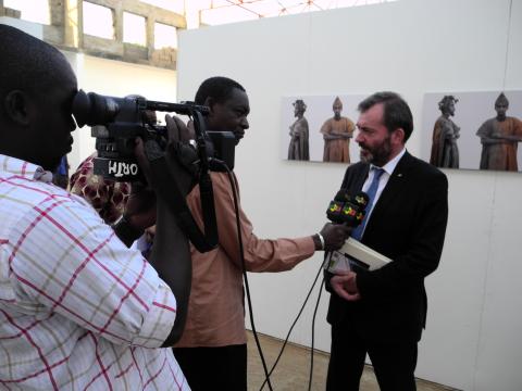 9. Ricardo Martínez Vázquez en la exposición Singularidades organizada por Casa África en la VIII Edición de la Bienal de Fotografía de Bamako, 2011