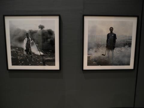 16. Imágenes de la exposición Singularidades organizada por Casa África en la VIII Edición de la Bienal de Fotografía de Bamako, 2011