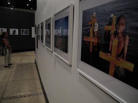 20. Imágenes de la exposición Singularidades organizada por Casa África en la VIII Edición de la Bienal de Fotografía de Bamako, 2011