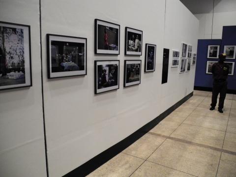 26. Imágenes de la exposición Singularidades organizada por Casa África en la VIII Edición de la Bienal de Fotografía de Bamako, 2011