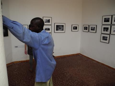 33. Imágenes de la exposición Singularidades organizada por Casa África en la VIII Edición de la Bienal de Fotografía de Bamako, 2011