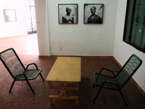 36. Imágenes de la exposición Singularidades organizada por Casa África en la VIII Edición de la Bienal de Fotografía de Bamako, 2011