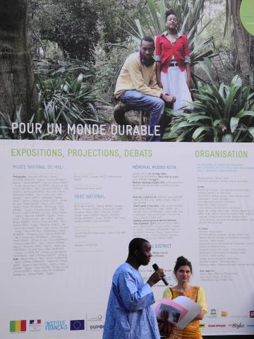 42. Entrega de los premios de fotografía del VIII Edición de la Bienal de Fotografía de Bamako, 2011
