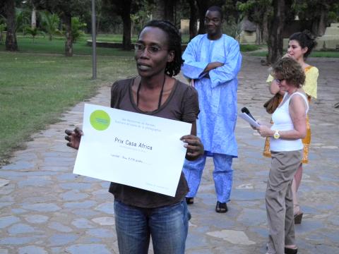 49. Entrega del Premio Casa África en el VIII Edición de la Bienal de Fotografía de Bamako, 2011 a Elise Fitte-Duval